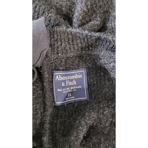 Abercrombie & Fitch sweater  - Picture 4 of 7